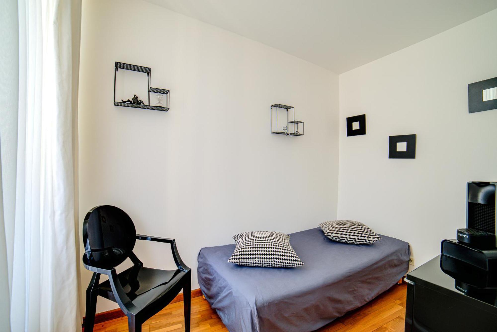 Le Limas Bed & Breakfast Авиньон Стая снимка
