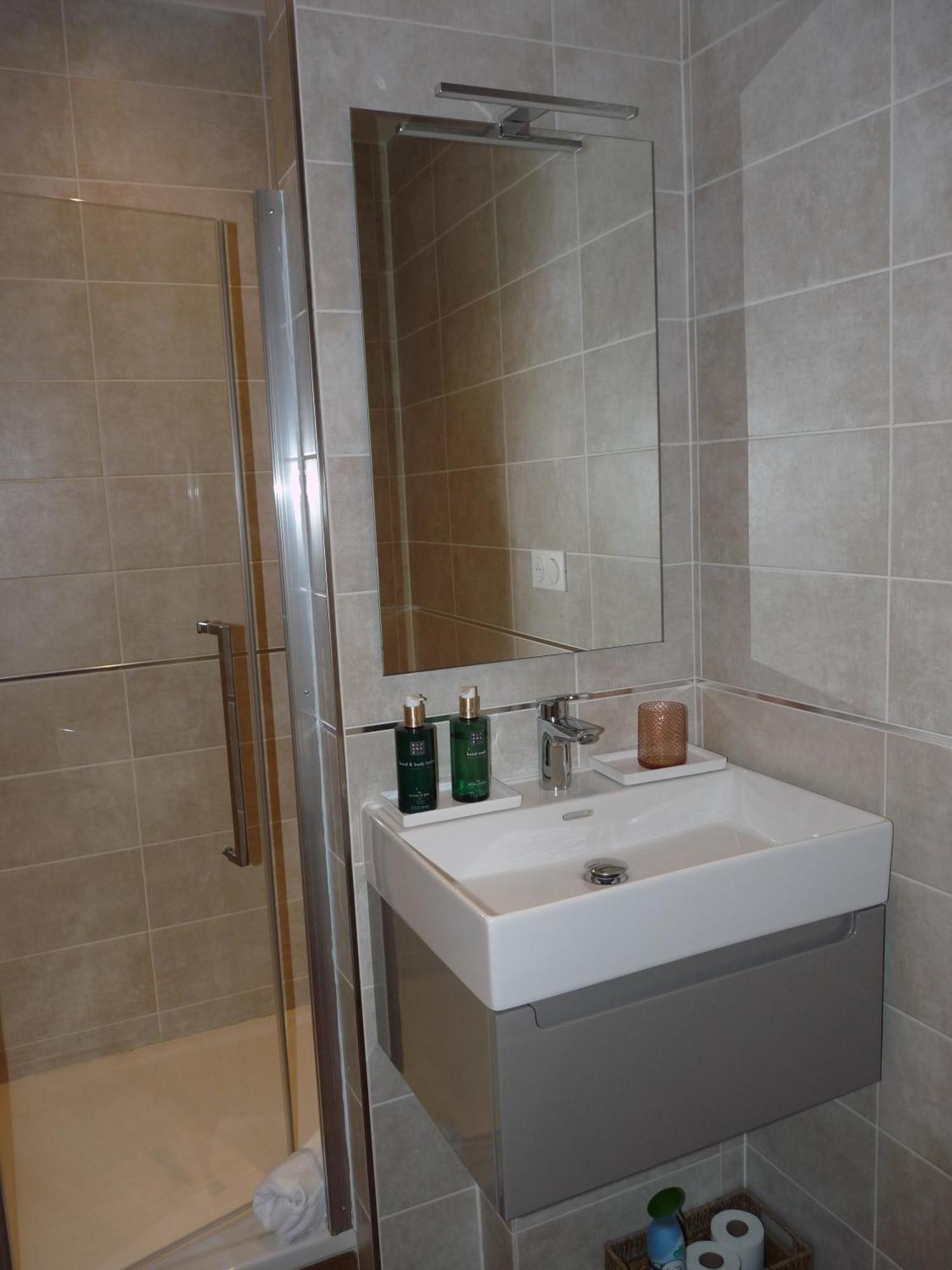 Le Limas Bed & Breakfast Авиньон Стая снимка